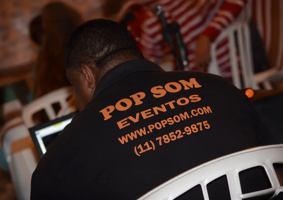 Márcio Messias, fundador da Pop Som, em um dos primeiros eventos